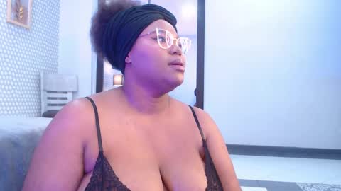 Snapshot of makena_gh chatting on February 11, 3:08 am makena online show from February 11, 3:08 am