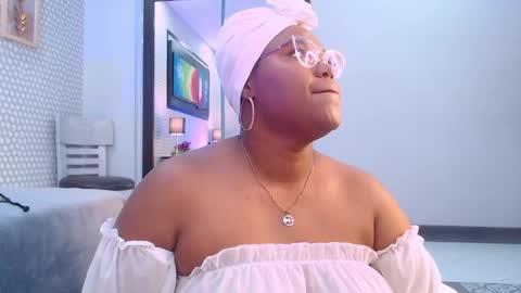 Snapshot of makena_gh chatting on February 12, 3:07 am makena online show from February 12, 3:07 am