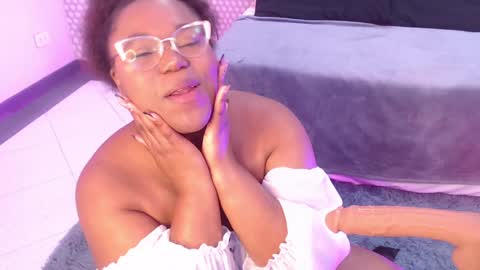 Snapshot of makena_gh chatting on January 5, 3:32 am makena online show from January 5, 3:32 am