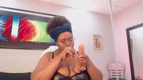 Snapshot of makena_gh chatting on December 28, 3:58 am makena online show from December 28, 3:58 am