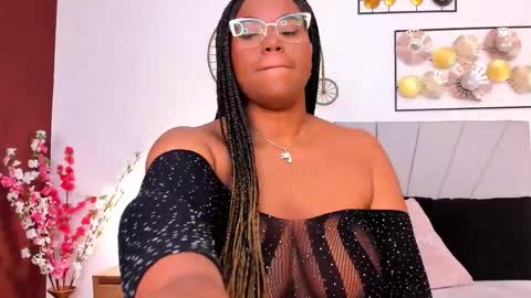 Snapshot of makena_gh chatting on September 19, 3:27 am makena online show from September 19, 3:27 am