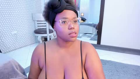 Snapshot of makena_gh chatting on March 7, 3:40 am makena online show from March 7, 3:40 am