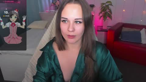 Snapshot of makima_lee chatting on December 16, 1:43 pm Makima online show from December 16, 1:43 pm
