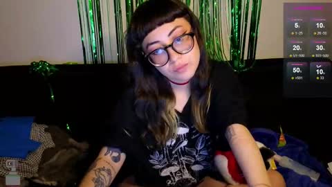 Snapshot of malicia_witch_ chatting on October 1, 4:50 am Mar Alicia Rosie v A L I C I A W I T C - Meg Cherie online show from October 1, 4:50 am
