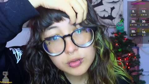 Snapshot of malicia_witch_ chatting on December 23, 7:20 pm Mar Alicia Rosie v A L I C I A W I T C - Meg Cherie online show from December 23, 7:20 pm