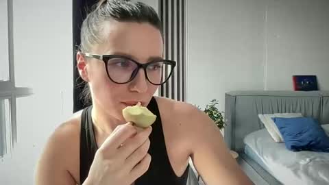 Snapshot of malina568708 chatting on March 11, 2:29 pm malina568708 online show from March 11, 2:29 pm