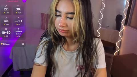 Snapshot of malory_tay chatting on October 10, 8:14 pm Malory online show from October 10, 8:14 pm