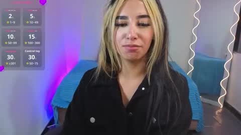 Snapshot of malory_tay chatting on September 22, 7:23 pm Malory online show from September 22, 7:23 pm