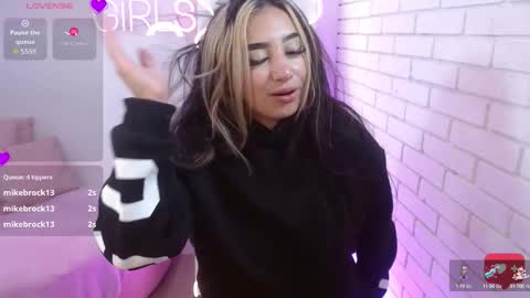 Snapshot of malory_tay chatting on October 2, 7:41 pm Malory online show from October 2, 7:41 pm