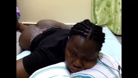 Snapshot of mamasita2023 chatting on October 10, 2:05 am mamasita2023 online show from October 10, 2:05 am