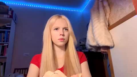 mamieengstrom online show from November 22, 8:28 am