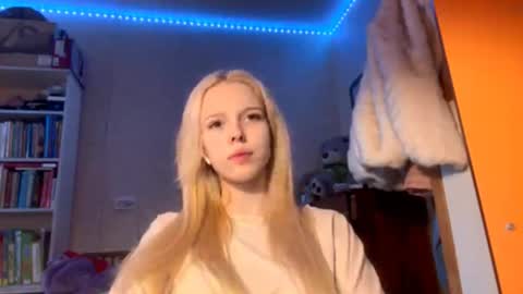 mamieengstrom online show from November 23, 8:38 am