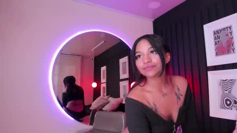 manelyk_evanss online show from March 24, 6:24 pm