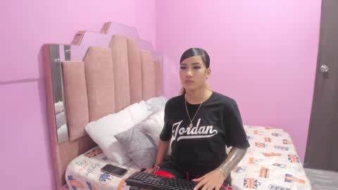 M A N E L I K  online show from September 17, 7:56 pm