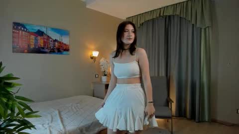 Mia online show from September 16, 11:07 am