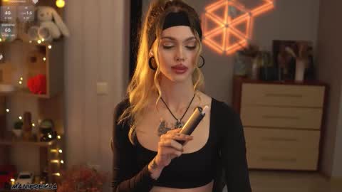 Snapshot of manifreyja chatting on October 22, 7:41 pm Amelie online show from October 22, 7:41 pm