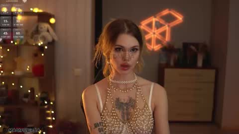 Snapshot of manifreyja chatting on October 26, 3:24 am Amelie online show from October 26, 3:24 am