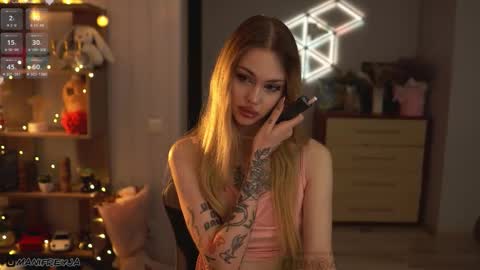 Snapshot of manifreyja chatting on October 12, 11:07 pm Amelie online show from October 12, 11:07 pm