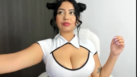 MANUELA online show from February 16, 8:00 pm