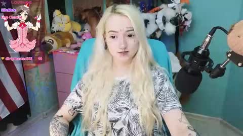 Manuela online show from March 8, 8:13 pm