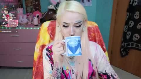 Manuela online show from March 5, 8:59 pm