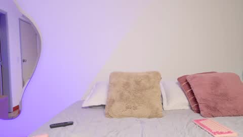    online show from December 6, 11:35 pm