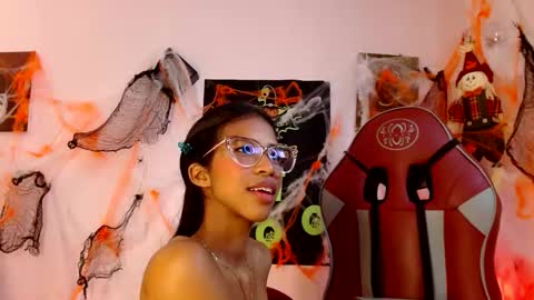 Snapshot of mara_summer chatting on October 27, 2:56 pm Mara 3 online show from October 27, 2:56 pm