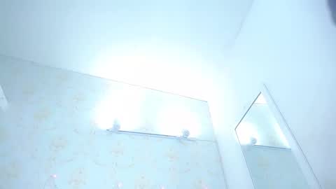 mara_thompsonn online show from December 5, 12:22 pm