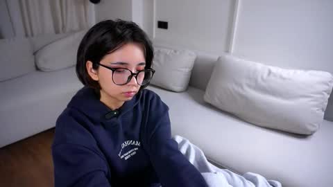 Melissa online show from September 13, 3:42 pm