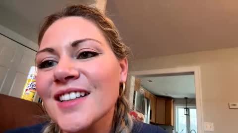 Marci Wallace online show from November 15, 8:10 pm