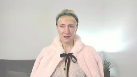 margaretmature online show from November 3, 7:23 am