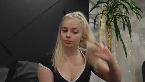 margot_robbie7 online show from January 3, 12:54 am