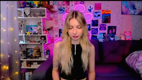 Snapshot of maria_hunt chatting on February 8, 3:30 am Maria online show from February 8, 3:30 am