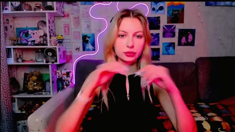 Snapshot of maria_hunt chatting on December 6, 3:30 am Maria online show from December 6, 3:30 am
