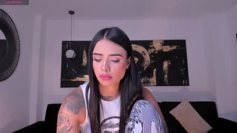Snapshot of mariaherrera_ chatting on December 4, 7:45 pm MARIA HERRERA online show from December 4, 7:45 pm