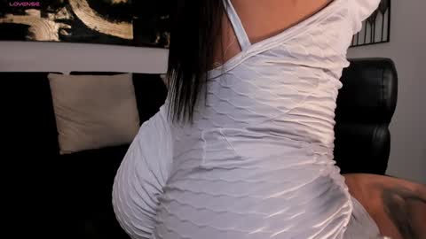 Snapshot of mariaherrera_ chatting on December 6, 8:28 pm MARIA HERRERA online show from December 6, 8:28 pm