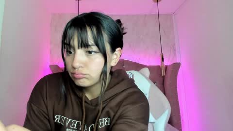 Snapshot of mariam__cute chatting on December 7, 7:32 pm online show from December 7, 7:32 pm