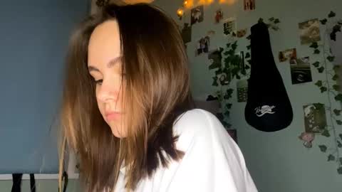 Mia online show from September 18, 4:38 pm