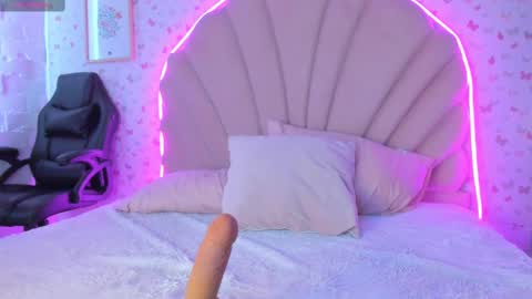 Snapshot of mariana_babe_ chatting on February 20, 6:57 pm mariana_babe_ online show from February 20, 6:57 pm
