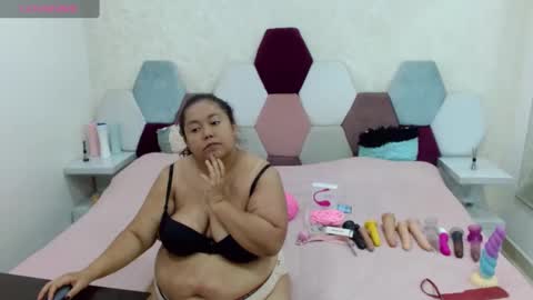 Snapshot of marianabbw_ chatting on February 2, 7:04 pm mariana online show from February 2, 7:04 pm