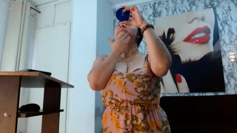 Snapshot of mariani_smith chatting on October 28, 12:00 pm Mariani online show from October 28, 12:00 pm