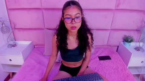 Snapshot of marianna_ray_ chatting on February 13, 12:32 pm marianna_ray_ online show from February 13, 12:32 pm