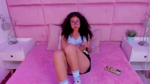 Snapshot of marianna_ray_ chatting on February 12, 12:22 pm marianna_ray_ online show from February 12, 12:22 pm