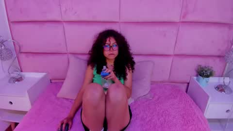 Snapshot of marianna_ray_ chatting on February 17, 12:27 pm marianna_ray_ online show from February 17, 12:27 pm
