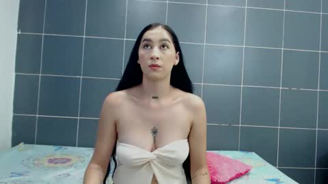 Snapshot of marianngell chatting on October 23, 8:26 pm Mariangel online show from October 23, 8:26 pm