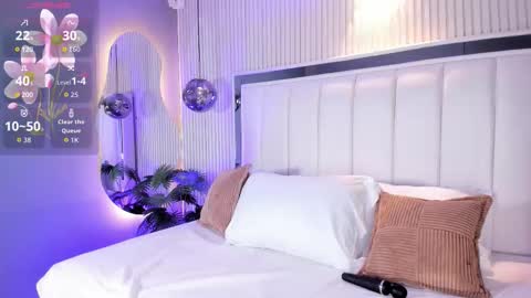 Snapshot of mariathlittle chatting on November 1, 6:56 pm Maria online show from November 1, 6:56 pm