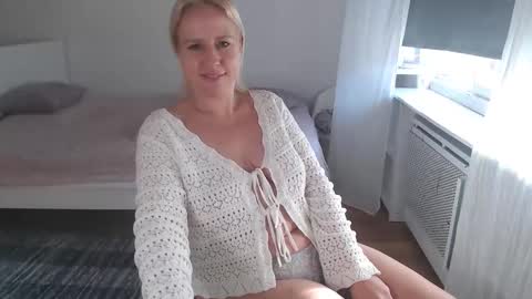 Snapshot of mariavalentinee chatting on September 20, 6:12 am Maria online show from September 20, 6:12 am