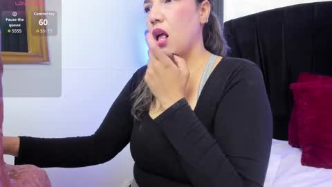 Snapshot of marie_hss chatting on October 8, 1:15 pm marie_hss online show from October 8, 1:15 pm