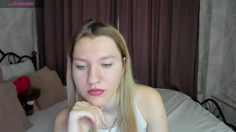mariel_brown online show from December 7, 8:44 am