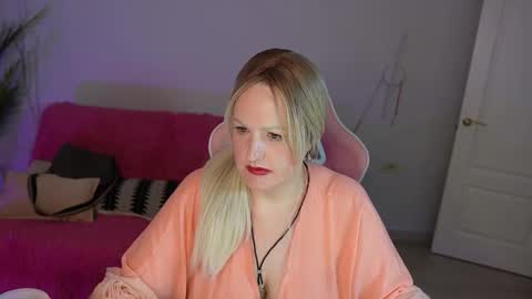 Snapshot of mariemlui chatting on October 7, 5:28 pm mariemlui online show from October 7, 5:28 pm